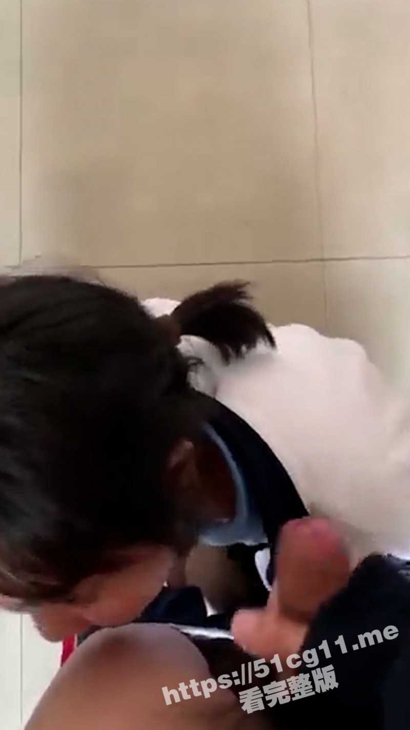 清纯学妹在教学楼里为校工叔叔口交 舔完蛋再口大屌 听到外面同学说话的声音真刺激！ - 51吃瓜网-51吃瓜网