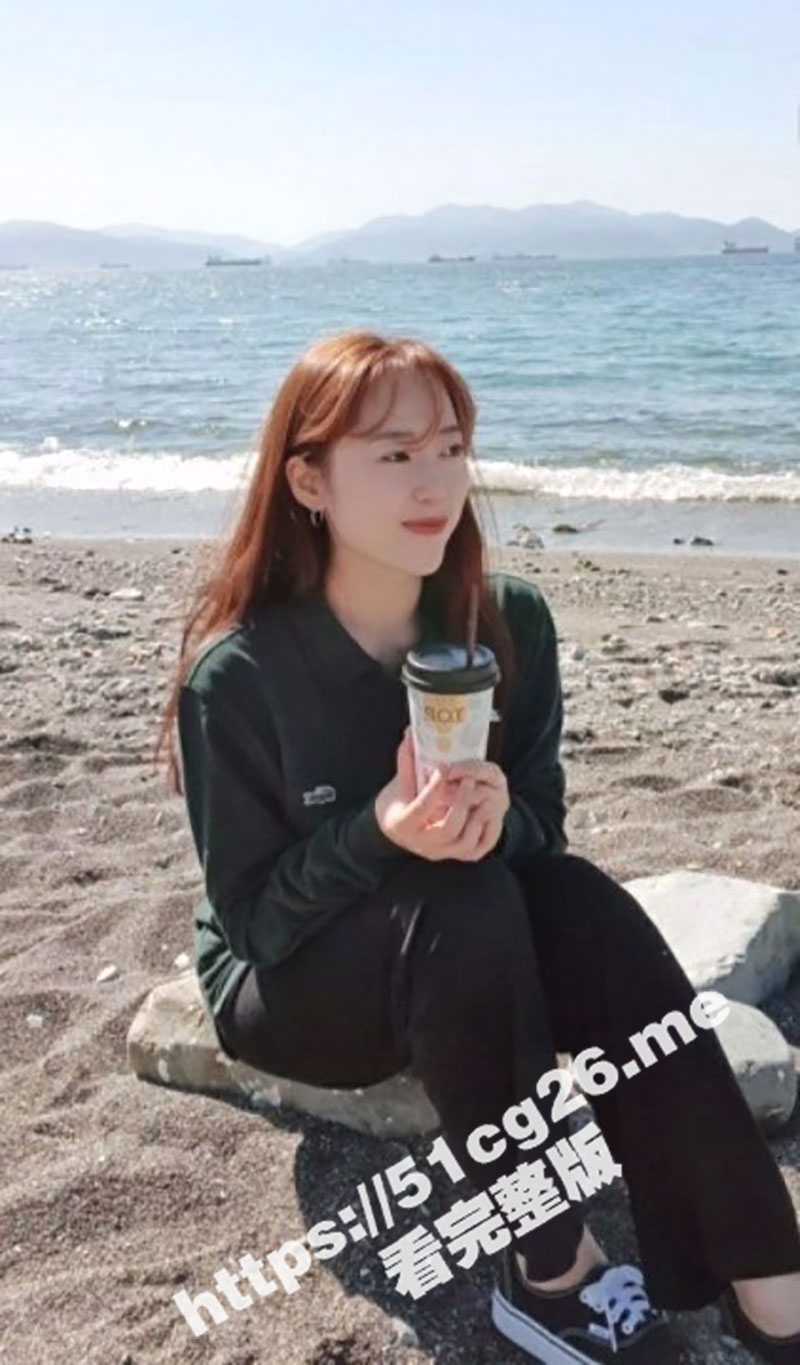 情侣厕所门！情侣公共厕所啪啪视频被流出 女主酷似张小斐 这男的还给自己打马赛克 真的不是男友故意泄漏的？ - 51吃瓜网-51吃瓜网