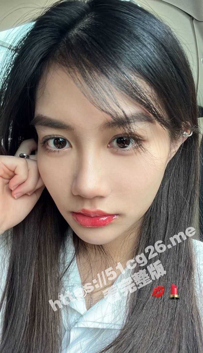 西南交大神仙颜值大三学妹 宋采薇 表面清纯的反差婊 跪地给金主舔蛋蛋舔鸡巴 极品白虎嫩穴馒头逼被疯狂抽插 - 51吃瓜网-51吃瓜网