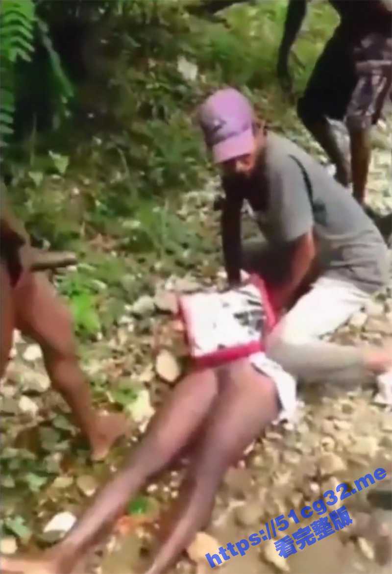 真实强奸 非洲原始部落 几名男子强奸一女子 给自己的小孙子解痒 - 51吃瓜网-51吃瓜网