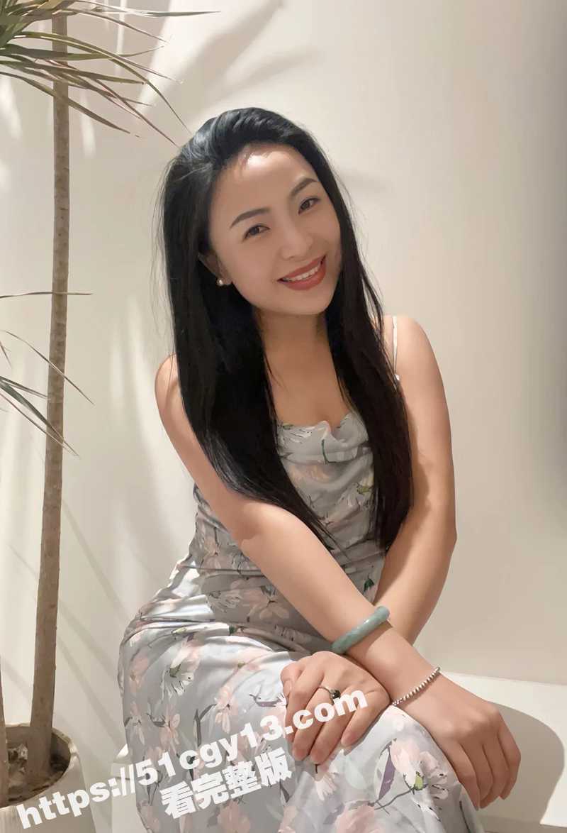 19岁畜生儿子爆奸亲妈 黑丝熟妇边接老公电话边被儿子猛插 双重刺激竟让小穴潮喷不止！ - 51吃瓜网-51吃瓜网