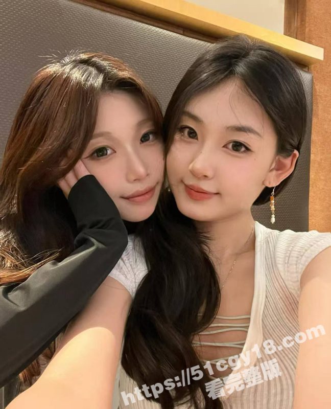 大神带00后姐妹花公厕双飞 颜值身材绝顶骚母狗 被大神野战猛操爽到飞起！-51吃瓜网