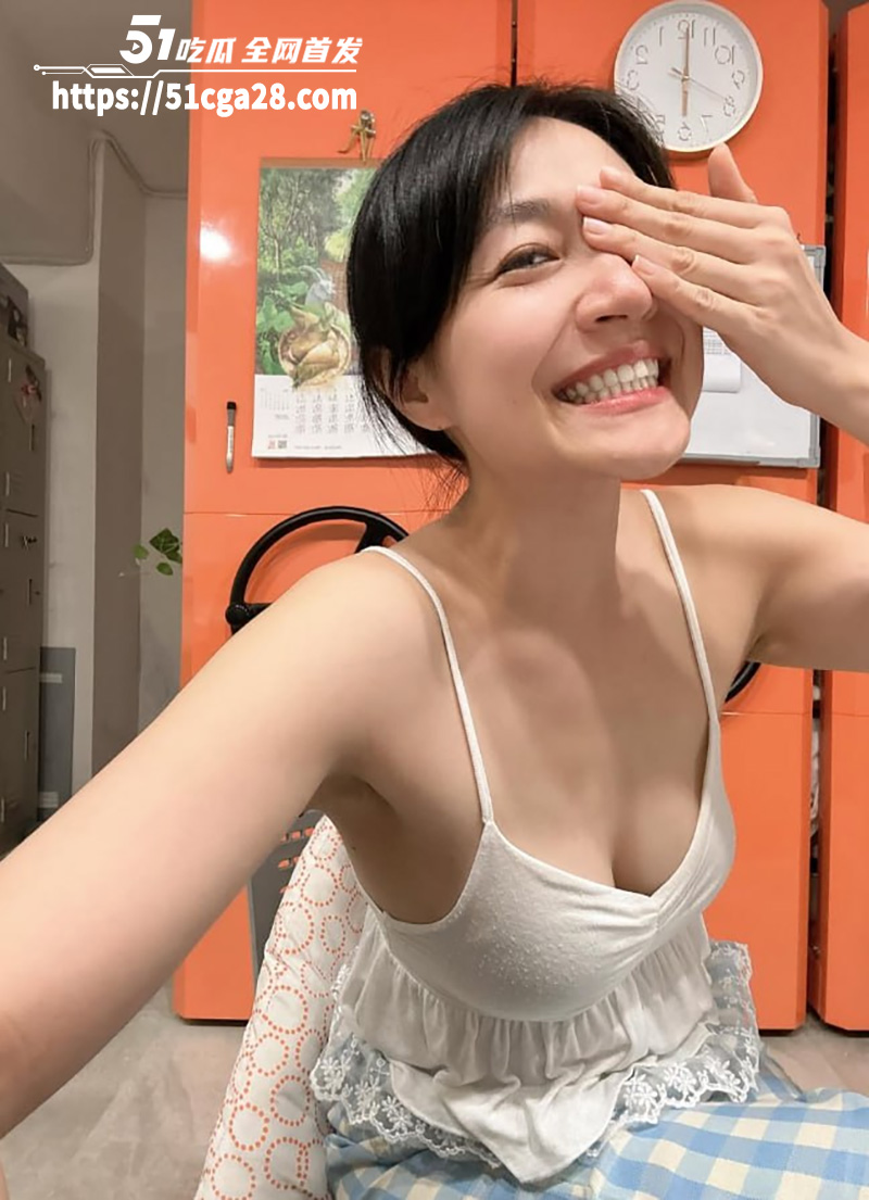 厦门补习班老师 淑茹 跟学生家长偷情被爆光 看似清纯实则淫荡无比 大尺度骚照极具诱惑！ - 51吃瓜网-51吃瓜网