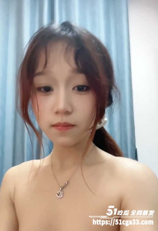 极品学生妹 小可爱甜甜 被男友忽悠下海做网黄 性爱直播首秀流出 露脸舔屌玩撸管 姨妈期闯红灯无套内射！-51吃瓜网