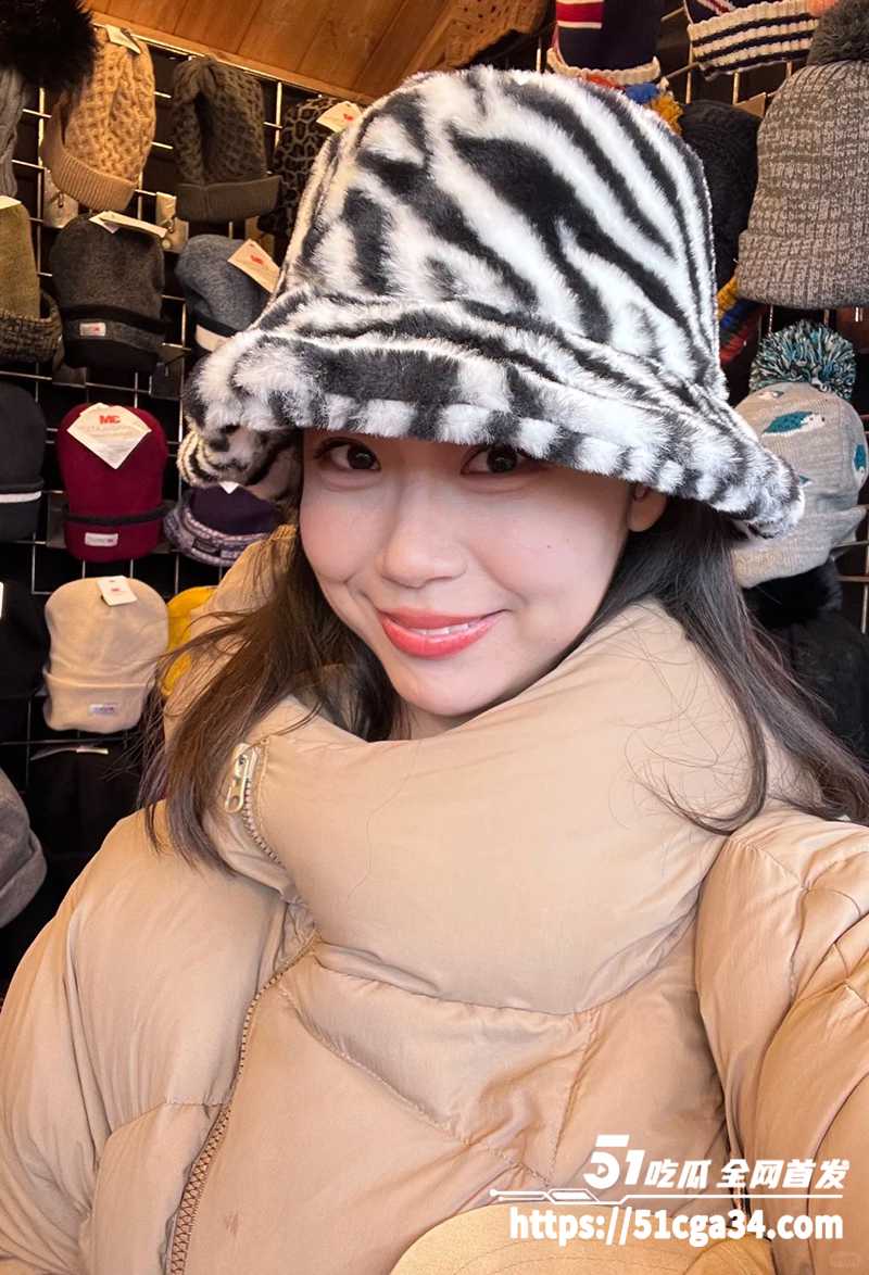 天津男子查看妻子行车记录仪 竟意外发现老婆与孩子老师出轨约炮 车内各种激吻调情 对话内容超级劲爆！ - 51吃瓜网-51吃瓜网