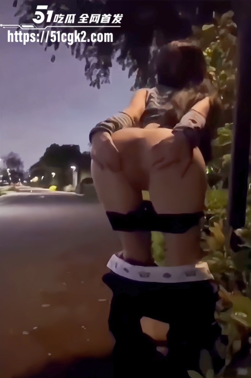 夜店约操极品高颜值骚货 情趣鞭打调教 室外裸露掰穴狂操 玩法豪放炸裂无比! - 51吃瓜网-51吃瓜网