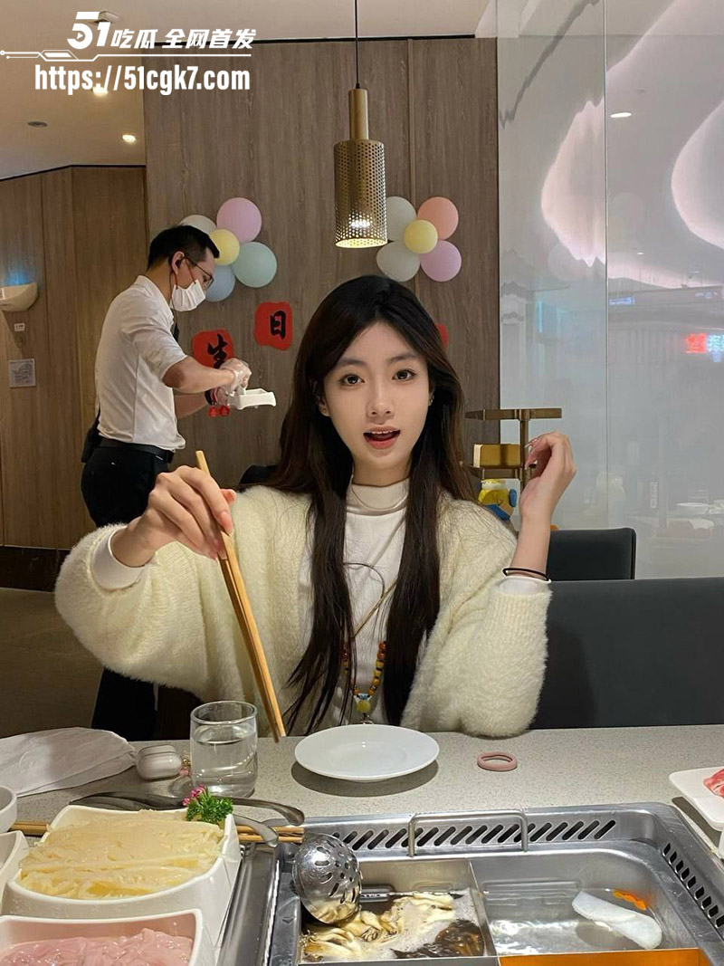 广东极品校花 夏晓红 不雅视频泄露！清纯少女被金主包养调教成母狗 反差感十足！ - 51吃瓜网-51吃瓜网