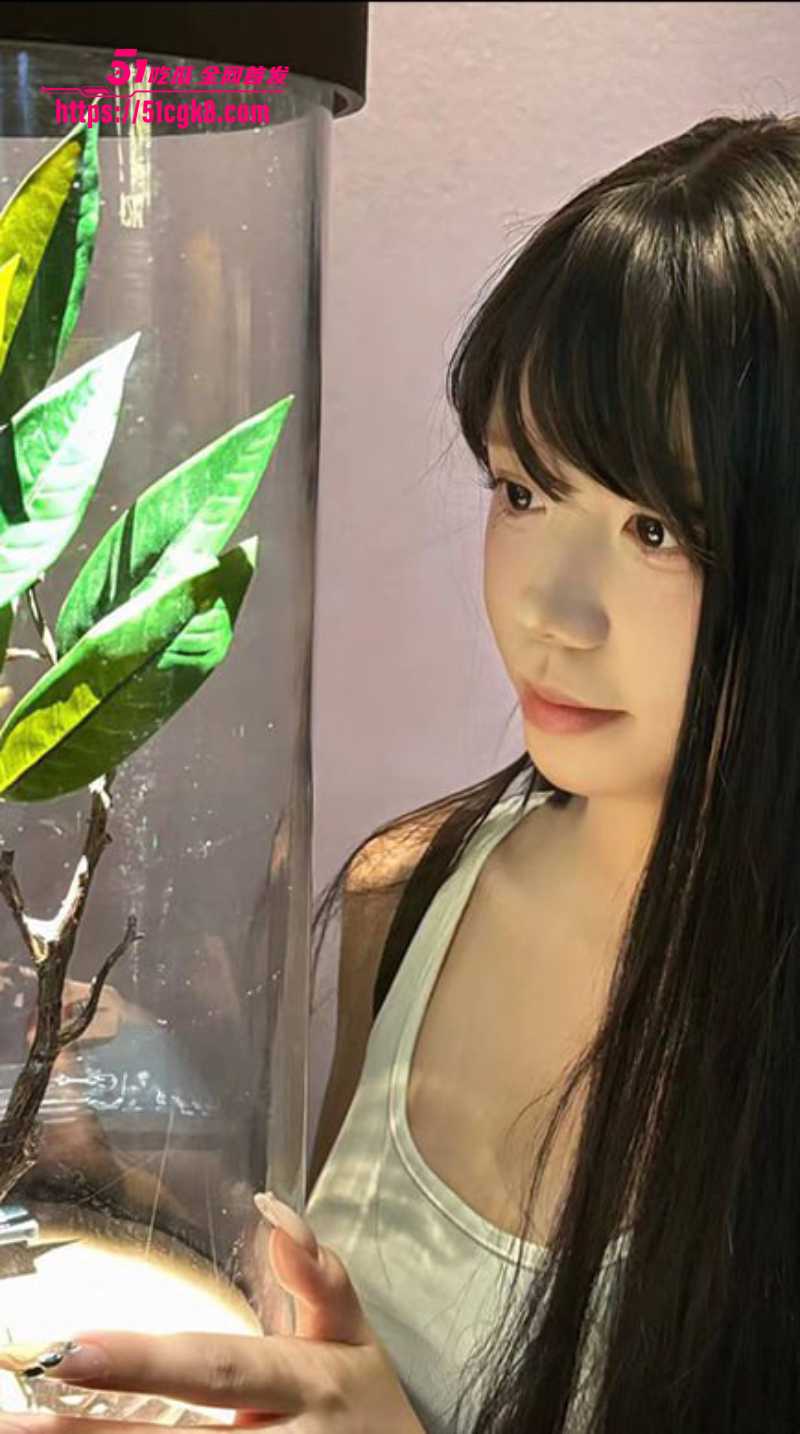 海角乱伦大神 真实姐弟乱伦 姐姐学院风短裙黑丝 勾引弟弟足交抠逼 巨乳爆棚撩人姿势！ - 51吃瓜网-51吃瓜网