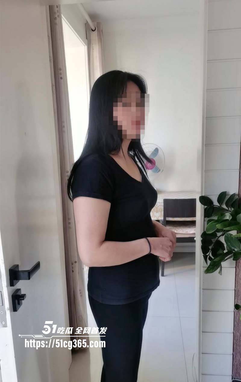 海角大神爱穿丝袜的骚妈 趁妈妈午休时插进了她的馒头穴 让妈妈夹着我的精液去上班 好刺激 - 51吃瓜网-51吃瓜网