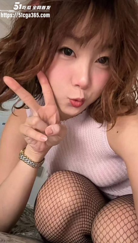 山东极品高颜值大学生徐璐 约炮300一次 眼神勾魂身姿妖娆 堪称校园公交车！-51吃瓜网