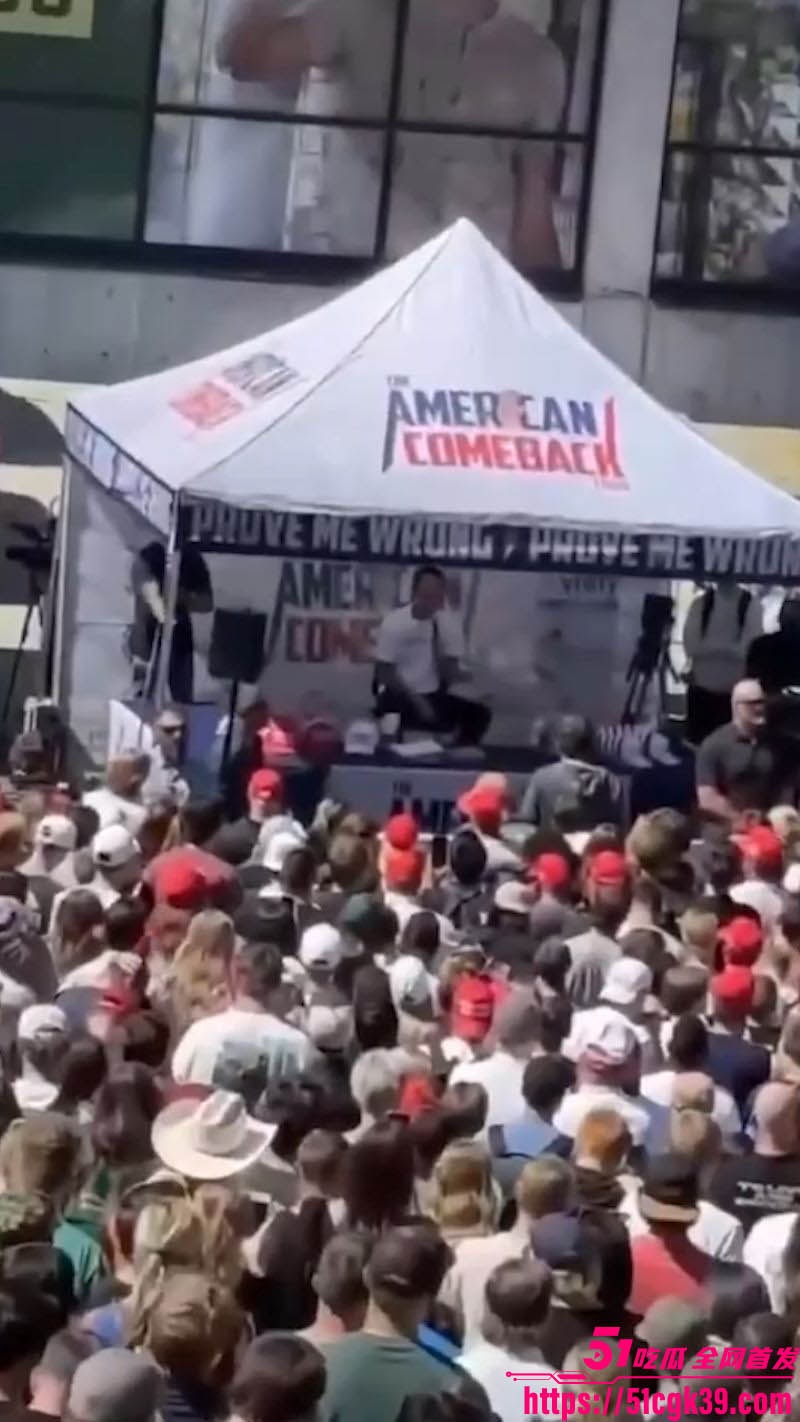 美国降半旗悼念！特朗普盟友查理•柯克胸部中弹当场倒地 送医后不治身亡 年仅31岁！ - 51吃瓜网-51吃瓜网