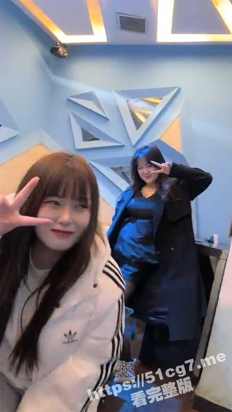 KTV包间乱交女大学生视频流出!玩的真花 吃鸡吞精啥都会 - 51吃瓜网-51吃瓜网