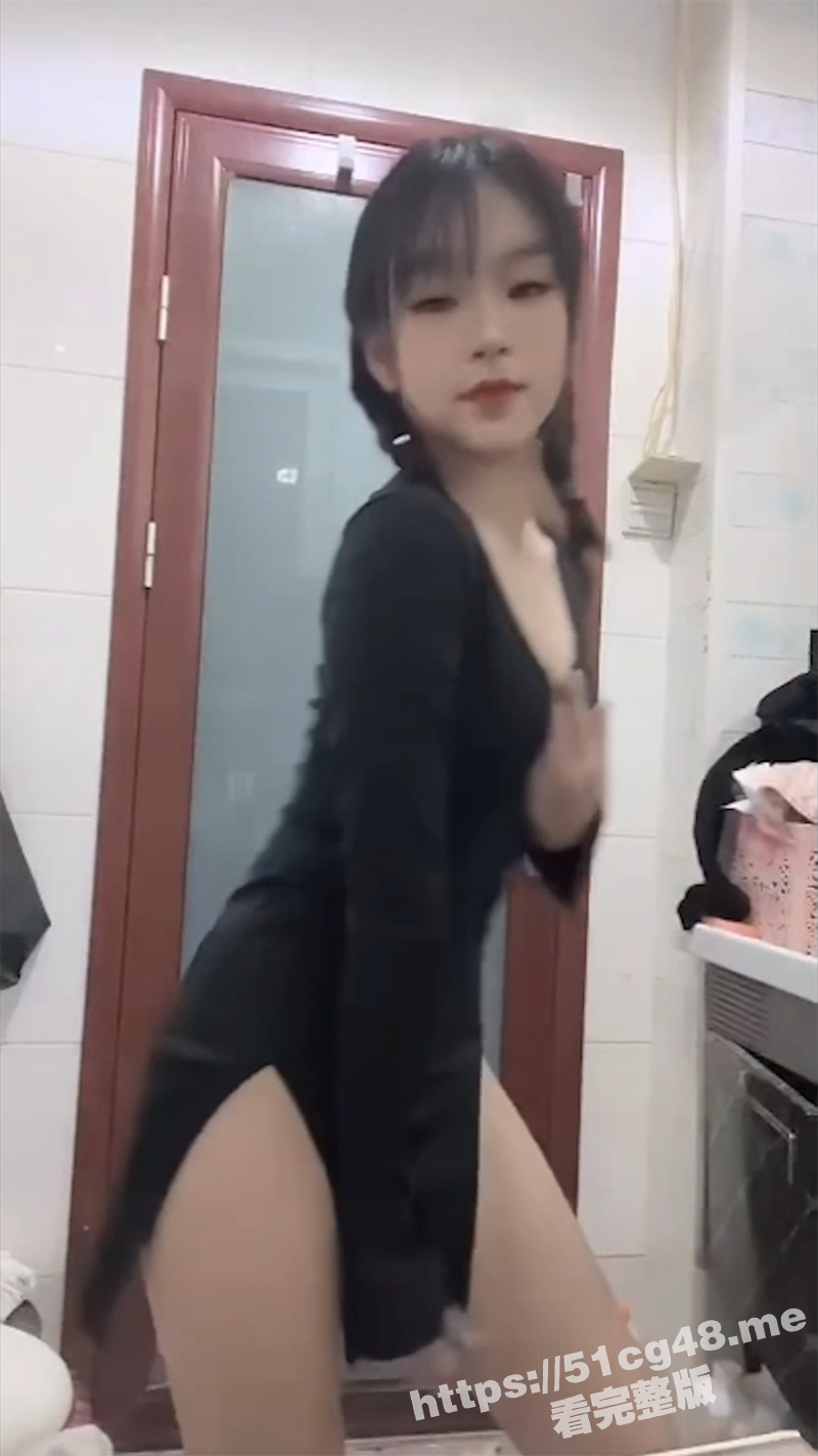 反差大学生 梁心如 在网上售卖自己的裸舞被室友认出 奶子不大但是真的好看 - 51吃瓜网-51吃瓜网