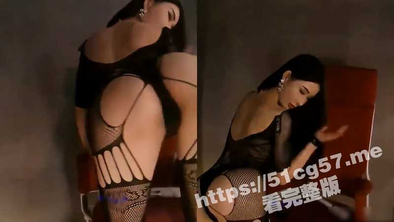 虎牙反差人气女神 桃一 万元定制情趣丁字裤骚舞 露奶露点艳舞挑逗！-51吃瓜网