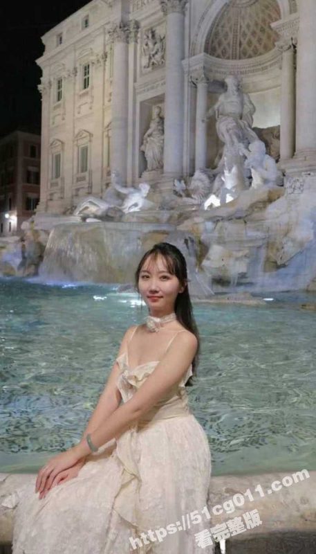 上海外国语大学 王静瑶 被有钱人包养调教 喜欢玩SM 狂舔金主的菊花和脚 屁眼被强行灌肠痛得嗷嗷叫-51吃瓜网