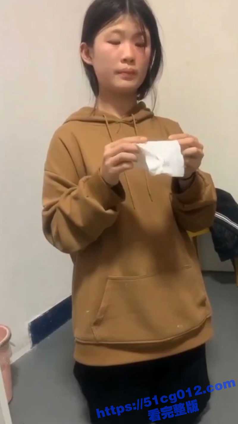 无辜女生遭精神小妹围殴霸凌！扇嘴巴 拿衣服架抽奶 眼神楚楚可怜 霸凌事件什么时候能停止！ - 51吃瓜网-51吃瓜网