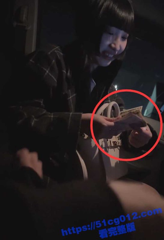 20万韩元找的极品援交嫩妹 因价格不到位 只能口一下 然后用骚逼摩擦下鸡巴弄射！-51吃瓜网