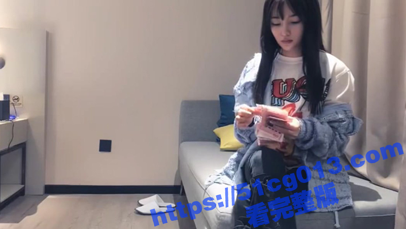 战狼行动深夜场！肌肉男约了个高颜值极品外围 白虎鲍鱼粉嫩 穿上黑丝情趣内衣 沙发上被多姿势爆操！-51吃瓜网