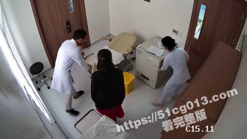 妇科门诊偷拍 美女少妇做妇检 男医生亲自为她检查骚穴 害羞的满脸通红！-51吃瓜网