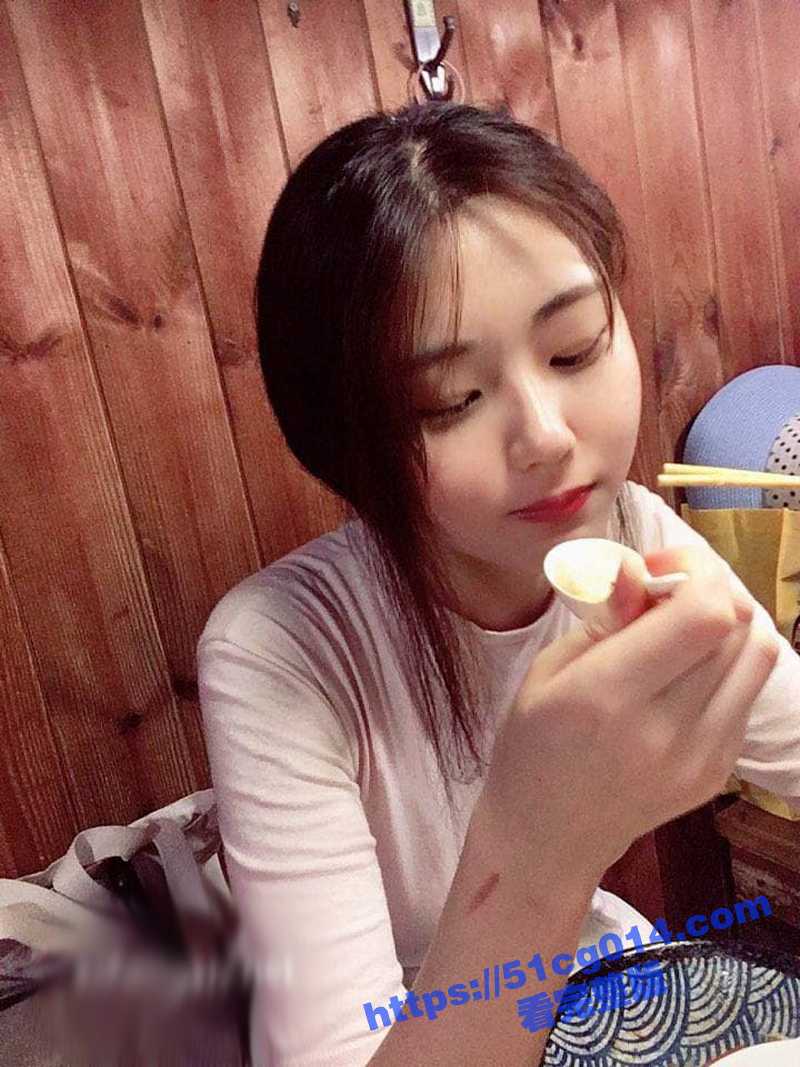 瓜友投稿 前女友 清纯美女反差婊 分手多年也忘不了 她Q弹的大肉臀馒头逼! - 51吃瓜网-51吃瓜网