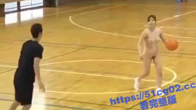日本猎奇视频!极品身材的高颜值樱花妹与5名壮汉全裸打球!小日子的脑洞就是厉害!-51吃瓜网