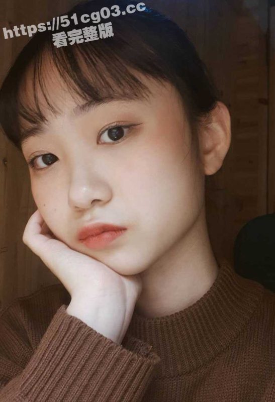 山东大学清纯反差校花 黄晓盈 进男厕所舔别人脱下来的内裤自慰自拍！看似很是清纯的美人 私下实在是太骚了！-51吃瓜网