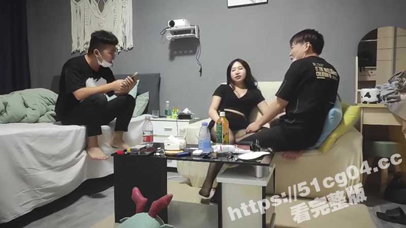 一夜情约炮漂亮援交美女  大奶黑丝小姐姐不怕单男观战  还吐槽小哥不够猛 上来猛怼几下就射了！-51吃瓜网