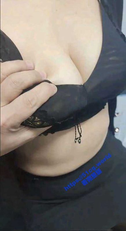 乱伦大神新作！虐操喷水嫂子 正和嫂子偷情大哥来电话 后面狂插 喷满地水-51吃瓜网