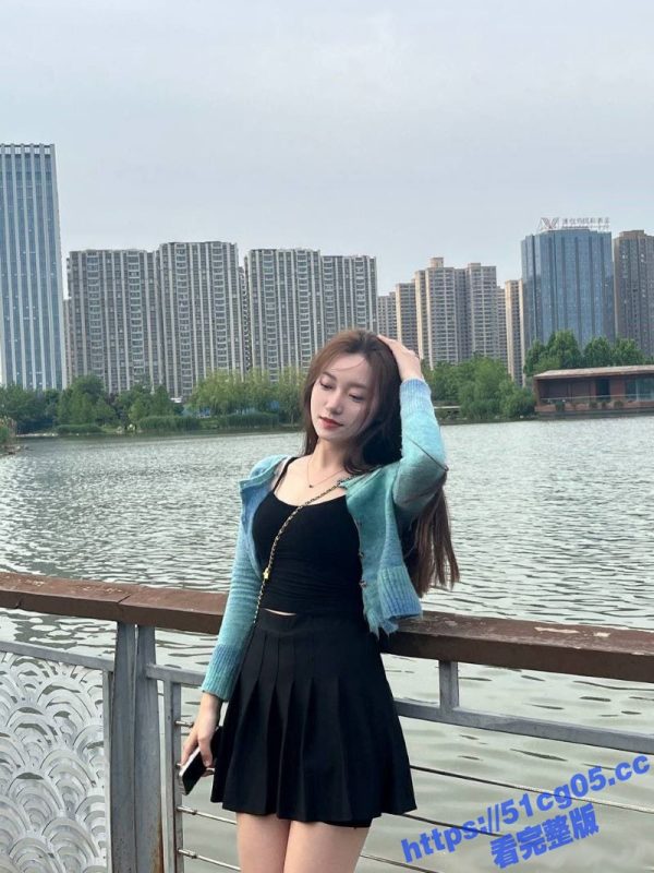 足控老色批酥小强约拍模特 小白白白白 先套路妹子给他足交 最后和摄影师四手齐上给妹子按摩嫩逼-51吃瓜网