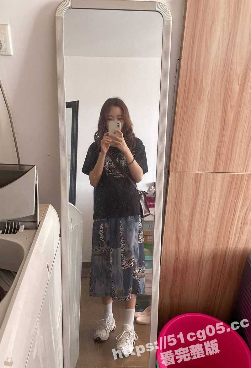 广州反差人妻护士 老公常年出差外地 自己的性欲又比较强 每天都在幻想找个屌大能力强的满足自己的骚穴！ - 51吃瓜网-51吃瓜网