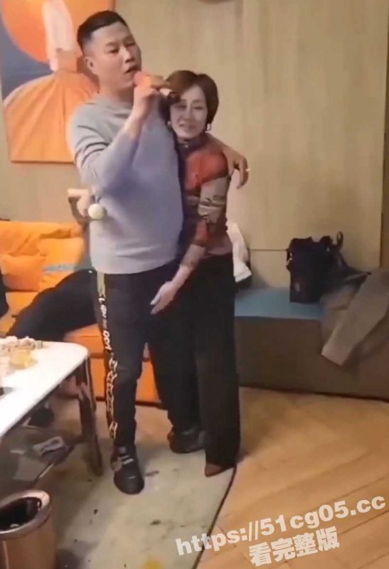 吾辈楷模 阿姨我不想努力了！年轻小伙为了能跨越阶级 被阿姨抱着就是一顿爱的抚摸！-51吃瓜网