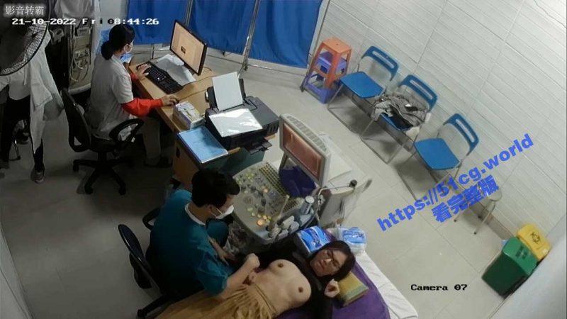 妇科偷拍 男医生帮眼镜少妇检查乳房阴道 少妇开始还有点不好意思 后面一边聊天一边笑-51吃瓜网