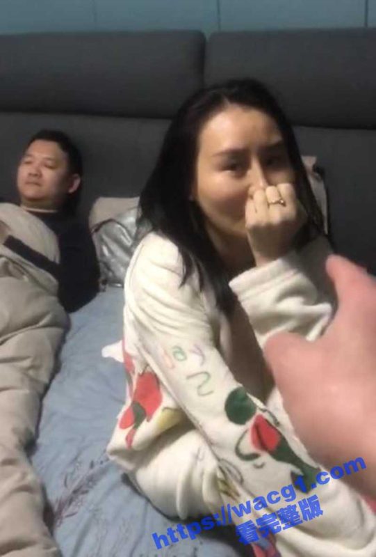 炸裂三观 厚颜无耻的荡妇 抓奸在床还理直气壮 绿帽男竟表示可以原谅她!-51吃瓜网