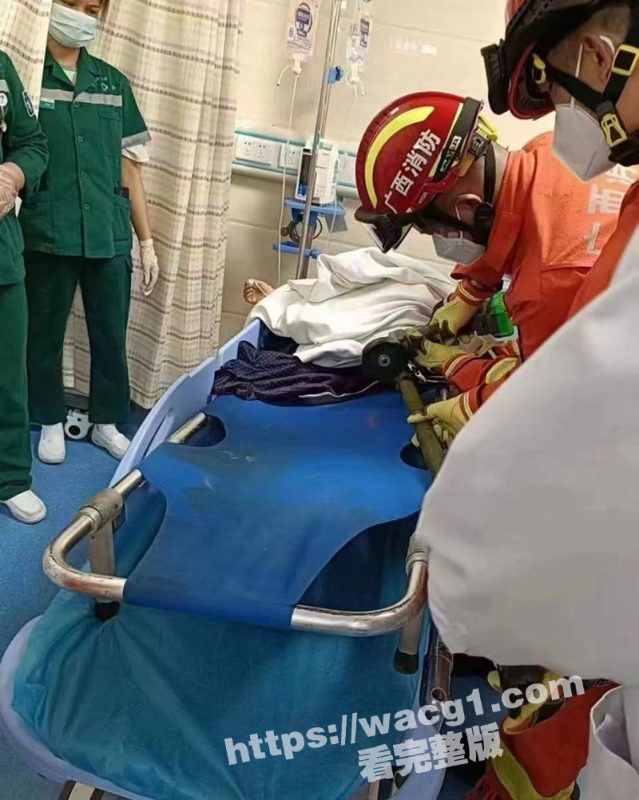 太过于炸裂  男子野外跳水没想到被水下一米长竹竿爆菊 太疼了吧 这看的我菊花一紧🤣🤣-51吃瓜网