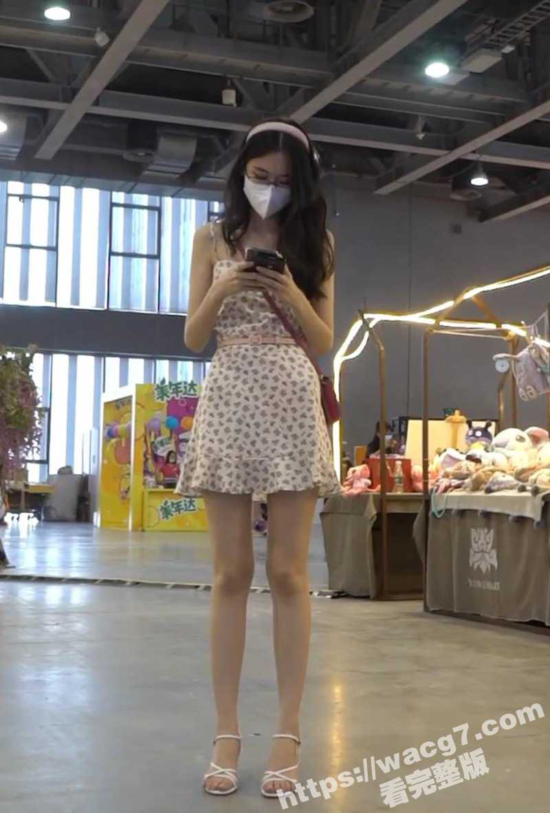 偷拍大神漫展抄底 170长腿白裙高跟小姐姐 刺激真空无内 森林浓密特别诱人！ - 51吃瓜网-51吃瓜网