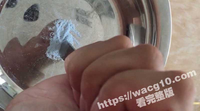 真实才最刺激！绿帽老公将自己小骚妻迷晕后 让40岁猥琐大叔迷奸 自己在旁边摄像记录！-51吃瓜网