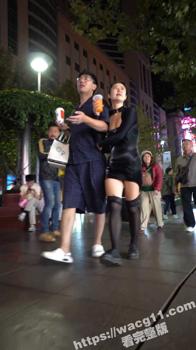 大神街头抄底微胖骚妇 包臀裙下几乎看不见红色丁字裤得身影 一眼过去就是白花花得肥臀！ - 51吃瓜网-51吃瓜网