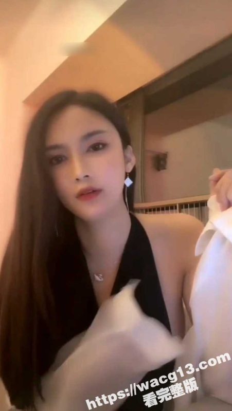 抖音高颜值女神芯宝 极品身材大奶女神 土豪福利1对1直播露点 这大奶实在太诱人了-51吃瓜网