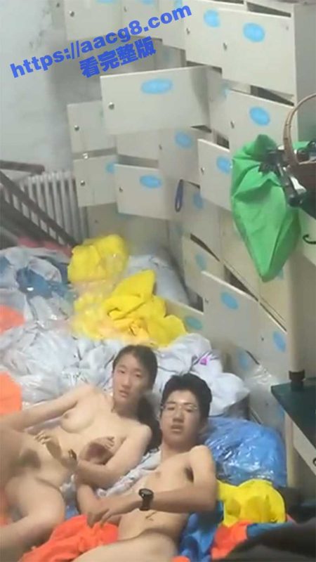 大连市第二十四中学 两学生仓库做爱 被拍下发给副校长 小情侣发现被偷拍 整个人都懵了-51吃瓜网