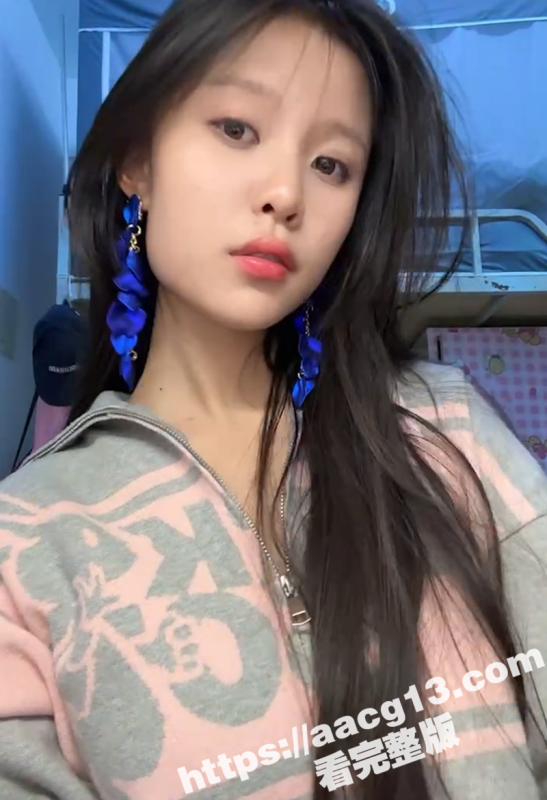 大连外国语大学反差学生妹 曾宝燕 喜欢在网上露出裸聊 经常深夜寻求前男友激情约炮-51吃瓜网