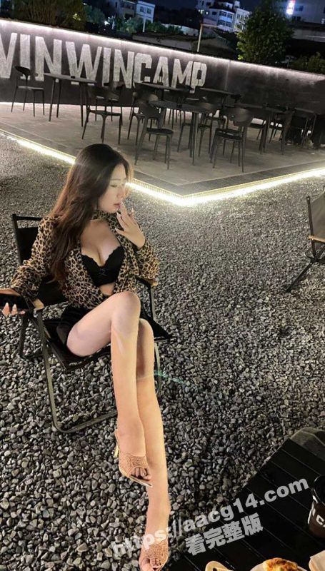 高端外围交际花最会玩的骚货  一边舔屌干炮一边打电话相亲  被插到高潮直接对着电话呻吟-51吃瓜网