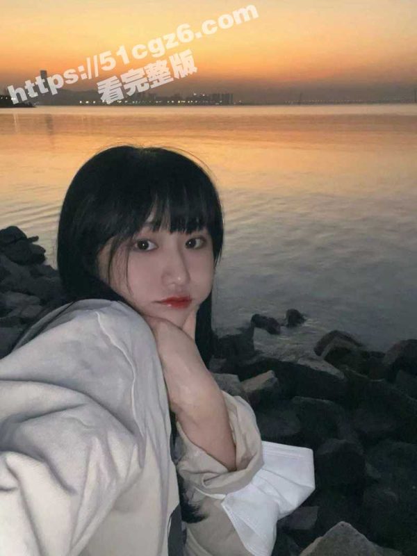 湖南交通工程学院 胡张媛 第一弹 穿黑丝猫奴情趣装跟金主裸聊自慰视频流出-51吃瓜网