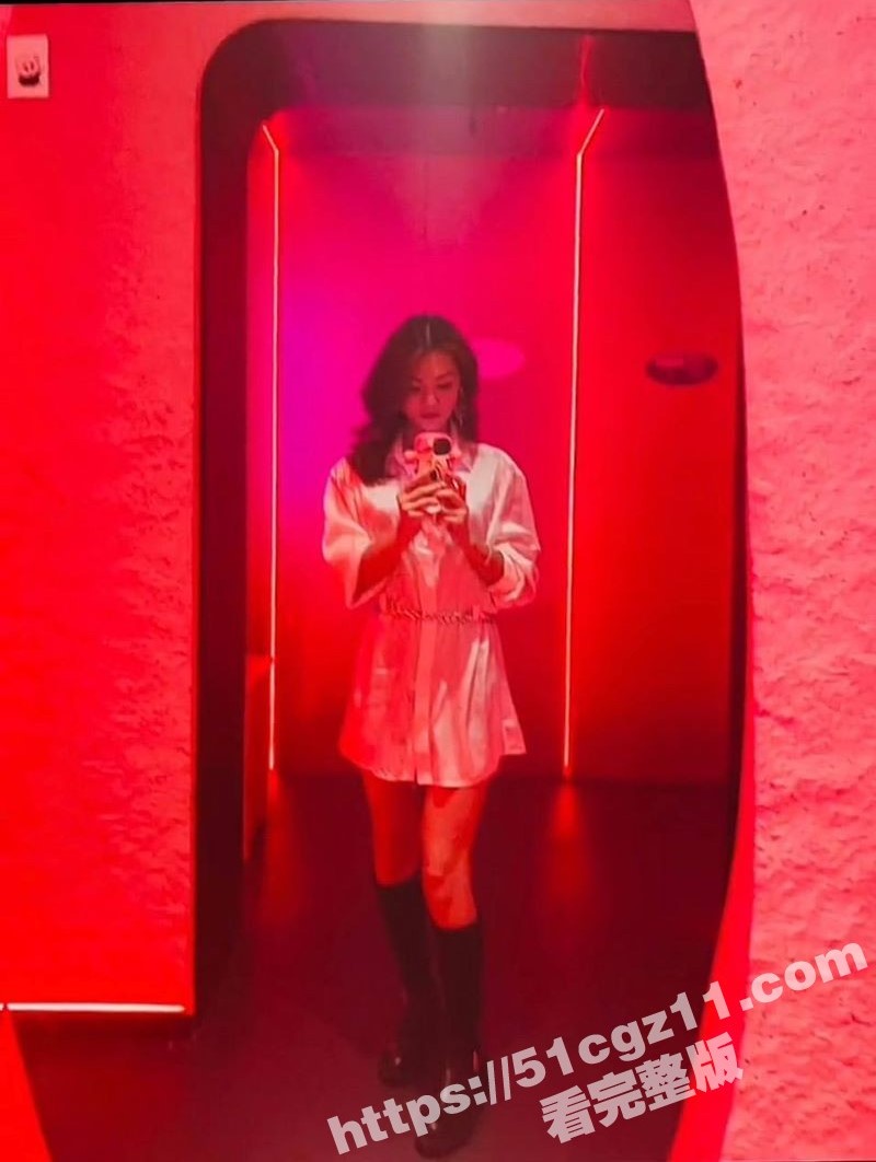 南通第一人民医院反差护士约炮被曝光 喜爱肌肉健身男的海后 居然还是个白虎逼 丰满的肥臀被无套后入 - 51吃瓜网-51吃瓜网