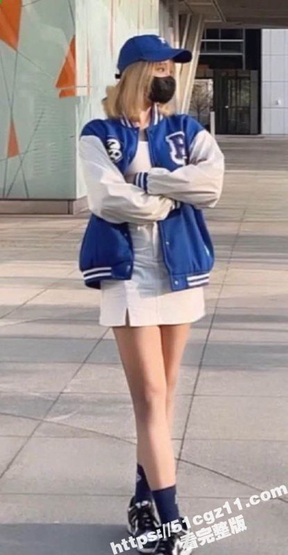 TikTok网红流出大尺度自拍福利 完美露脸展示她那风骚的身姿 丰满的身体对镜自慰抠逼 看的欲火焚身！-51吃瓜网