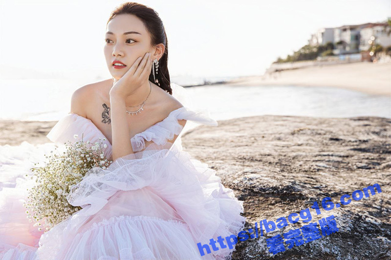 山东刚结婚的小少妇 背着老公出轨前男友 酒店激情调教爆操骚穴 全程淫语不断-51吃瓜网