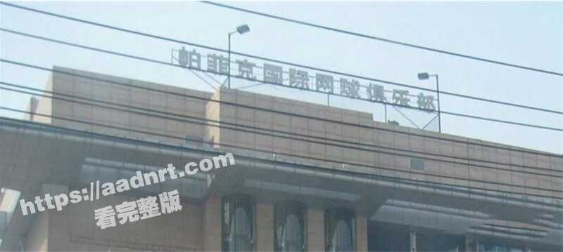 健身房遭杠铃卡脖子不幸死亡！25岁男子在武汉帕菲克健身俱乐部卧举杠铃时被压住喉咙活活卡死！-51吃瓜网