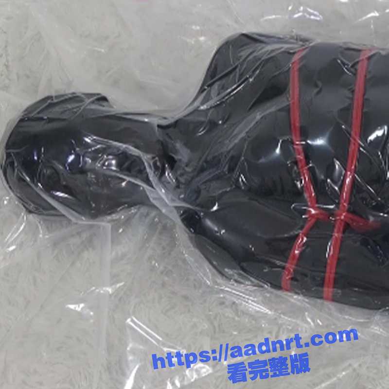 作死真空窒息,妹子缺氧四肢跳蹬叫声惨烈,再晚一点开真空袋就要玩脱了 - 51吃瓜网-51吃瓜网