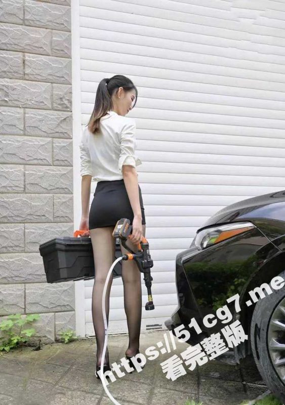 别看长的漂亮 洗的不干净我可不给钱啊-51吃瓜网